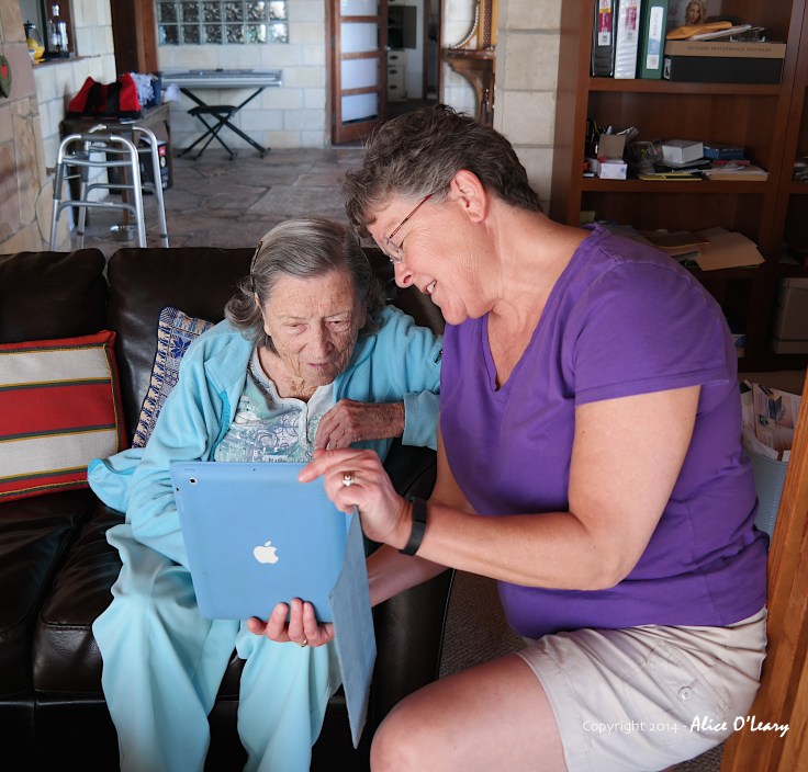 Bunny and iPad2015__0315___668